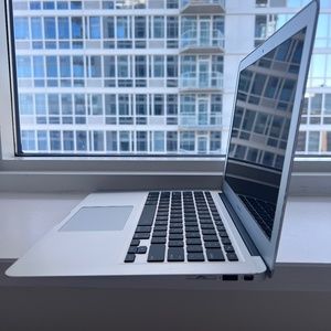 Apple - MacBook Air 13.3"